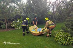 ❗️Дніпро: ліквідовуючи пожежу в житловому секторі, вогнеборці врятували трьох людей❗️ фото