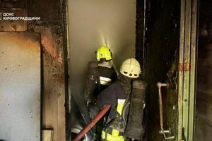 🔥 Кропивницький: рятувальники ліквідували масштабну пожежу в адмінбудівлі фото