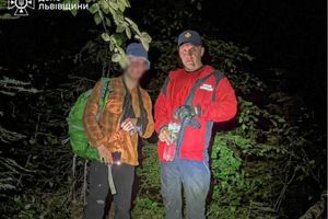 Спасение травмированного туриста в Карпатах: ДСНС предупреждает о правилах безопасности фото