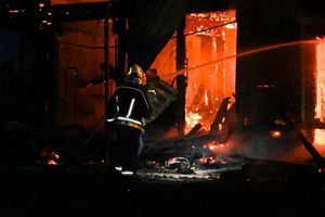 Масштабна пожежа на Буковині: рятувальники загасили 400 м&sup2; вогню 🔥 фото