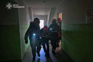 Пожежа в пансіонаті Львівщини: рятувальники евакуювали 65 осіб фото
