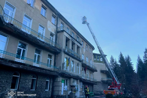 ❗️Спасатели ликвидировали пожар в санатории на Прикарпатье и эвакуировали 102 человека❗️ фото