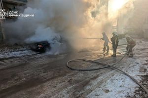 ❗️Ивано-Франковская область: пожарные ликвидировали пожар автомобиля в городе Косов❗️ фото