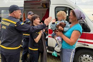 ❗️Житомирщина: зниклу 3-річну дівчинку знайшли у лісі❗️ фото