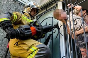 Спасение ребенка в Виннице: почему спасатели ДСНС предостерегают от глухих оконных решеток фото