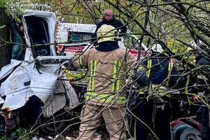 ДТП с грузовиком в Винницкой области: спасатели ДСНС деблокировали водителя фото